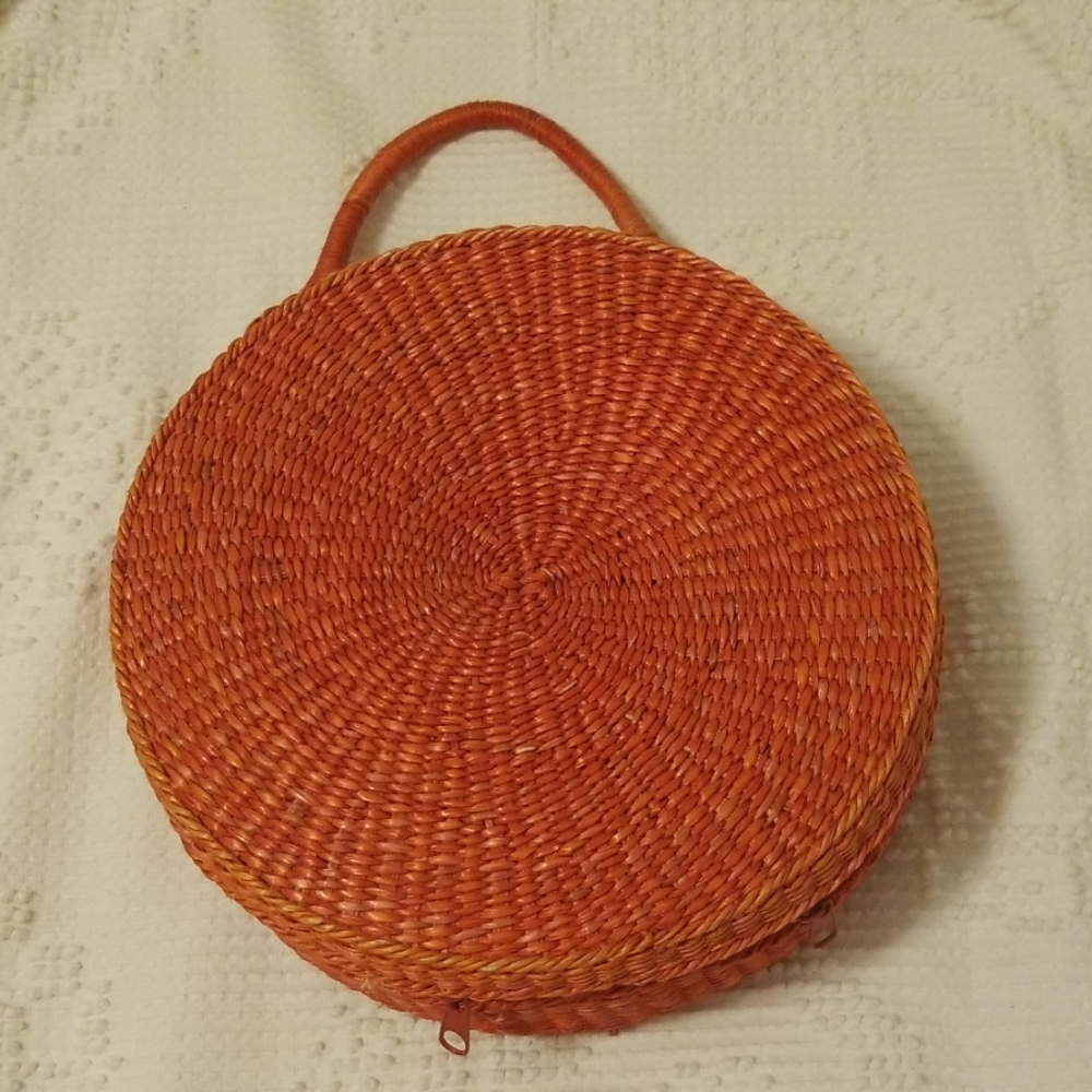 Wicker/straw round purse